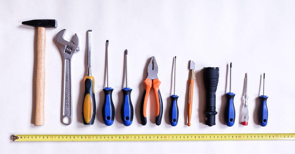 Outils de bricolage pour travaux de fixation